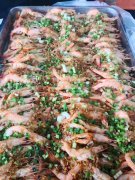 為了使企業(yè)員工不用擔(dān)心吃飯，為了讓企業(yè)更充分地從事生產(chǎn)工作和
